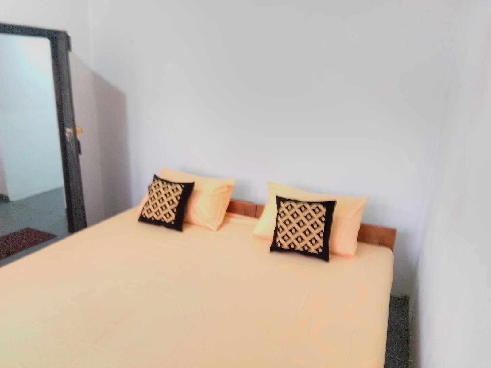 Deluxe A/C Room 2 (වායුසමනය කල)